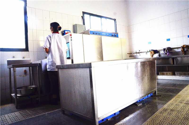 西華大學學校食堂手机看片福利视频設備現場圖片